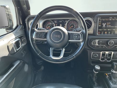 Used 2018 Jeep Wrangler Unlimited Sahara w/ Uconnect 4C Nav & Sound Group AWD/4WD image 13