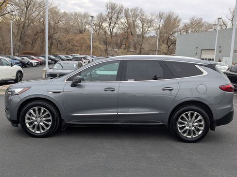 Used 2018 Buick Enclave Essence w/ LPO, Luxury Package image 9