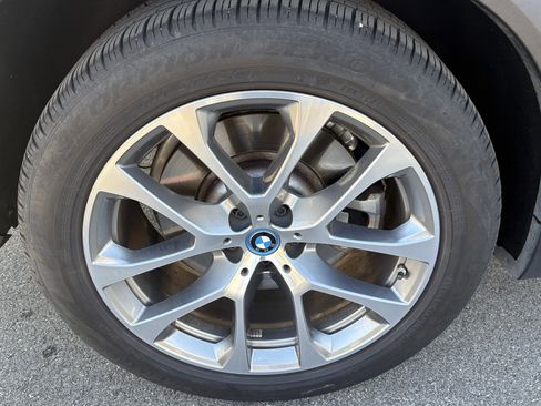 Used 2025 BMW X5 xDrive50e image 14
