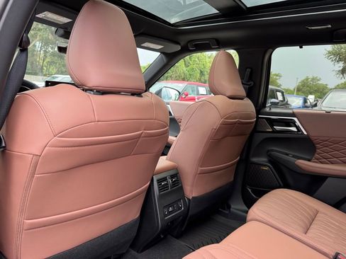 New 2025 Mitsubishi Outlander SEL image 17