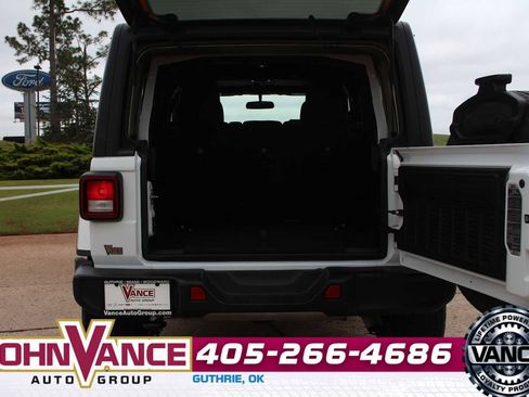 Used 2021 Jeep Wrangler Unlimited Sahara AWD/4WD image 10