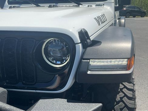 Used 2024 Jeep Wrangler Sport AWD/4WD image 9