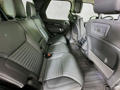 Used 2024 Land Rover Discovery S image 30