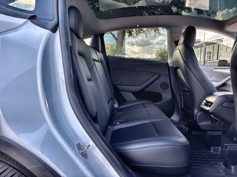 Used 2024 Tesla Model Y Long Range image 18