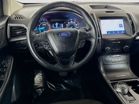 Used 2020 Ford Edge SE image 17