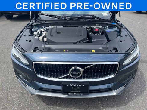 Certified 2025 Volvo V90 B6 Cross Country Plus AWD/4WD image 28