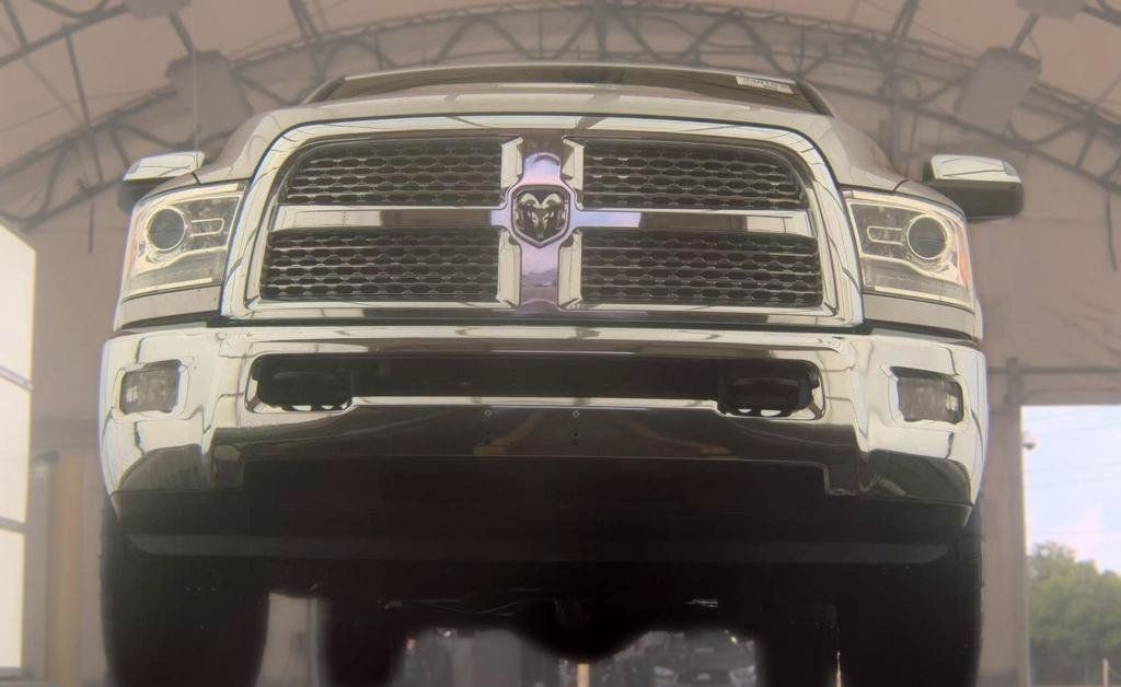 Used 2014 RAM 2500 Laramie w/ Convenience Group AWD/4WD image 3