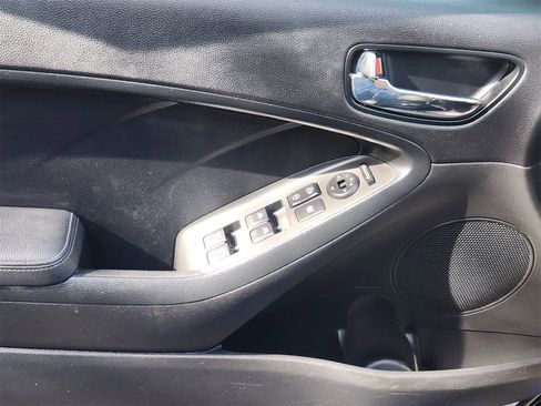 Used 2017 Kia Forte S w/ S Technology Package image 23