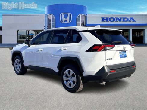 Used 2022 Toyota RAV4 LE w/ Carpet Mat Package (TMS) image 4