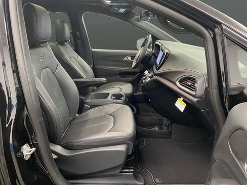 New 2026 Chrysler Pacifica Select w/ S Appearance Package FWD image 31