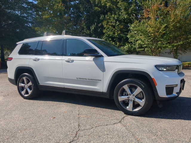 Used 2022 Jeep Grand Cherokee L Limited AWD/4WD image 2