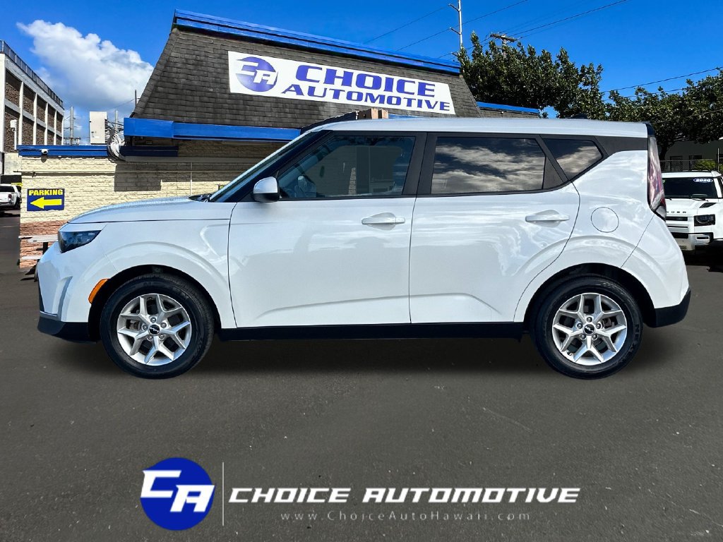 Used 2023 Kia Soul LX w/ LX Technology Package FWD image 3