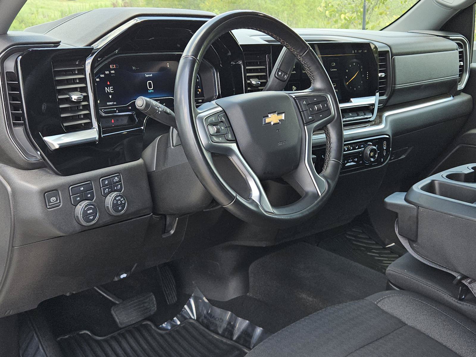 Used 2025 Chevrolet Silverado 2500 LT w/ Safety Package AWD/4WD image 28