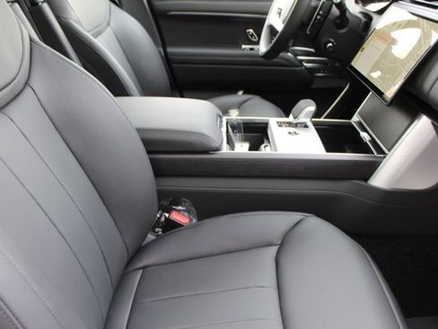 New 2026 Land Rover Range Rover SE image 3