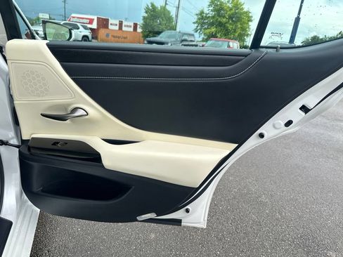 Used 2022 Lexus ES 300h w/ Premium Package FWD image 14