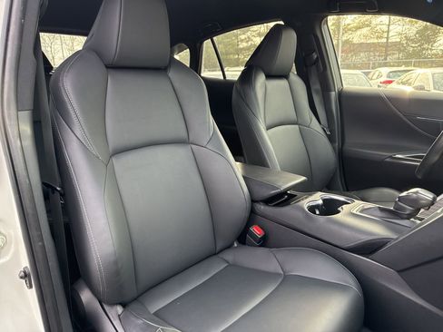 Used 2022 Toyota Venza XLE image 14