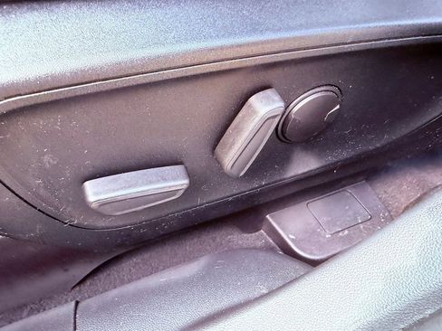 Used 2020 Ford Escape Titanium w/ Titanium Premium Package 2.0 FWD image 22