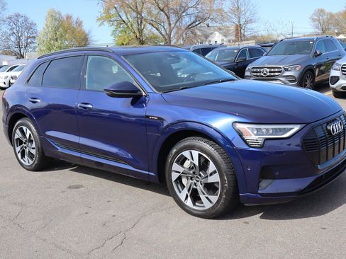 Used 2021 Audi e-tron Premium w/ Convenience Plus Package AWD/4WD image 3