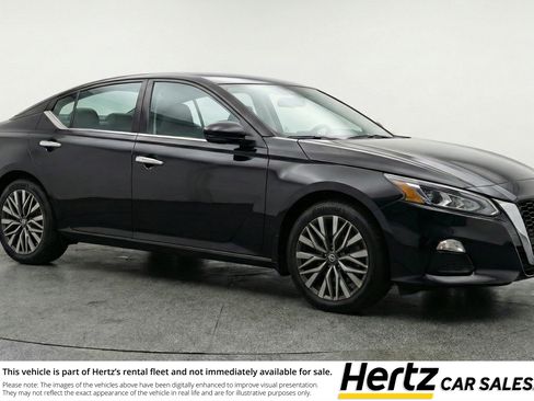 Used 2025 Nissan Altima 2.5 SV FWD image 1