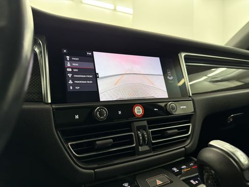 Certified 2024 Porsche Macan S AWD/4WD image 17