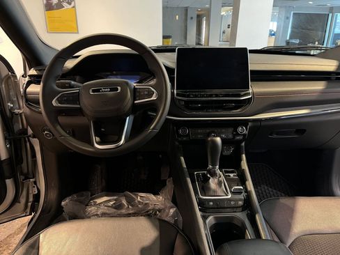 Used 2025 Jeep Compass Trailhawk image 34