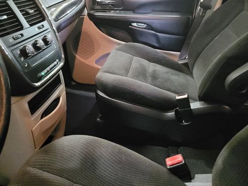 Used 2016 Dodge Grand Caravan American Value Package image 26