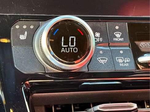 Used 2023 Toyota Highlander XSE AWD/4WD image 20