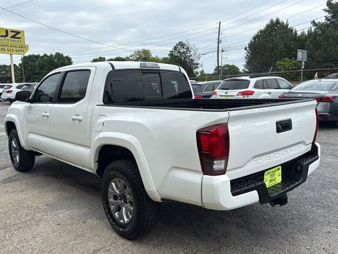Used 2018 Toyota Tacoma SR5 AWD/4WD image 4