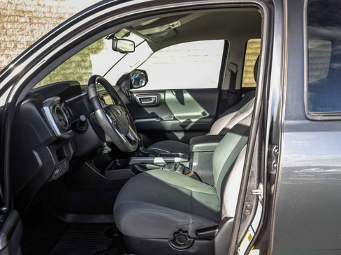 Used 2017 Toyota Tacoma SR5 image 24