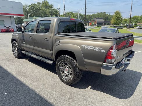 Used 2014 Toyota Tacoma 4x4 Double Cab w/ TRD Off-Road Package image 6