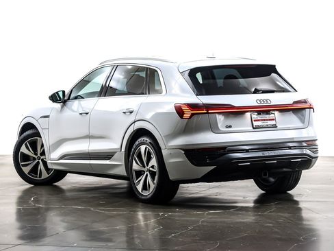 Used 2024 Audi Q8 e-tron Premium Plus w/ Premium Plus Package image 13