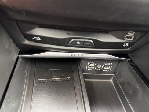 Used 2022 Chrysler Pacifica Limited w/ Uconnect Theater Family Group image 36