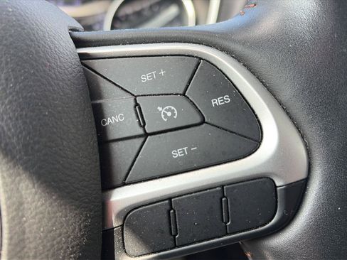 Used 2020 Jeep Compass Latitude w/ Cold Weather Group AWD/4WD image 16