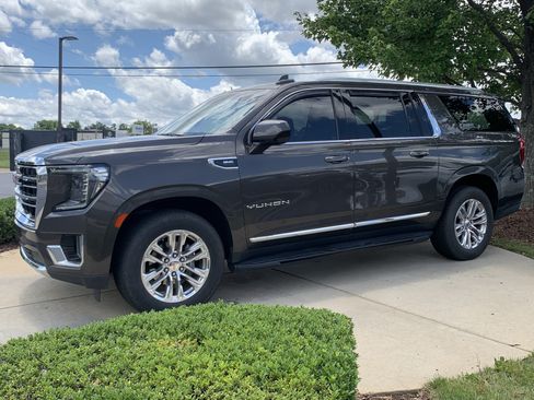 Used 2021 GMC Yukon XL SLT AWD/4WD image 5