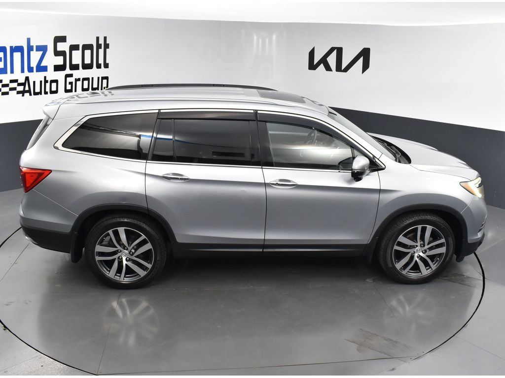 Used 2017 Honda Pilot Touring image 14