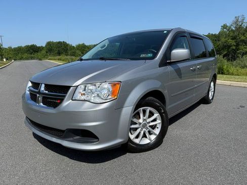 Used 2016 Dodge Grand Caravan SXT w/ Rear Park Assist Package FWD image 1