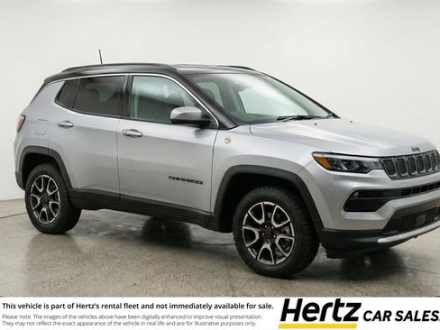 Used 2025 Jeep Compass Trailhawk image 1