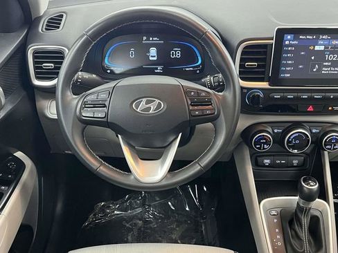 Used 2025 Hyundai Venue SEL FWD image 20
