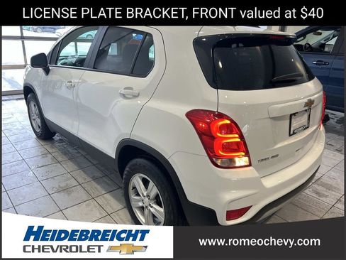 Used 2022 Chevrolet Trax LT w/ LT Convenience Package image 4