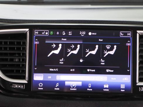 Used 2023 Chrysler Pacifica Touring-L image 19