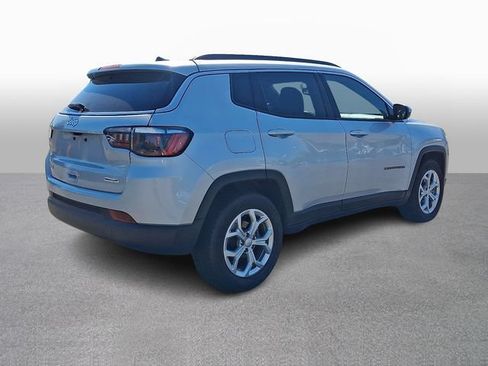Used 2024 Jeep Compass Latitude AWD/4WD image 4