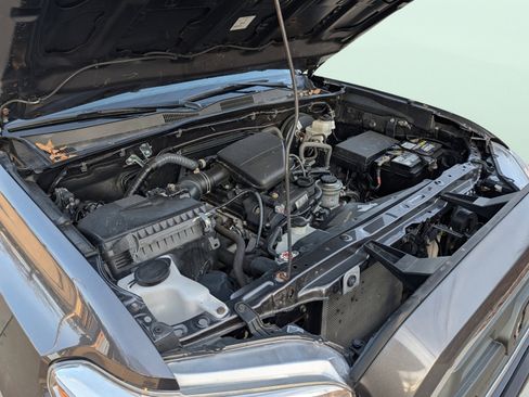 Used 2019 Toyota Tacoma SR image 34