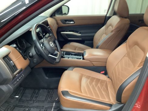 Used 2023 Nissan Pathfinder Platinum AWD/4WD image 14