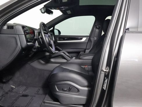 Used 2025 Porsche Cayenne AWD/4WD image 10