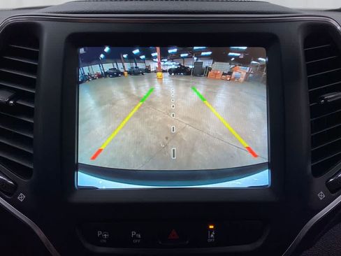 Used 2023 Jeep Cherokee Altitude Lux w/ Mopar Interior Package AWD/4WD image 20