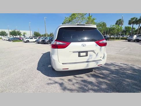 Used 2020 Toyota Sienna XLE FWD image 10