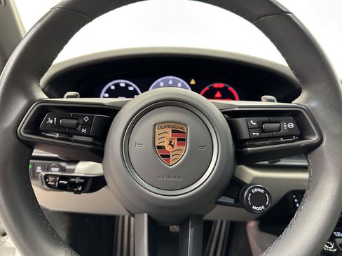 Used 2025 Porsche 911 Carrera RWD image 28
