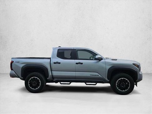 Used 2025 Toyota Tacoma TRD Off-Road AWD/4WD image 4