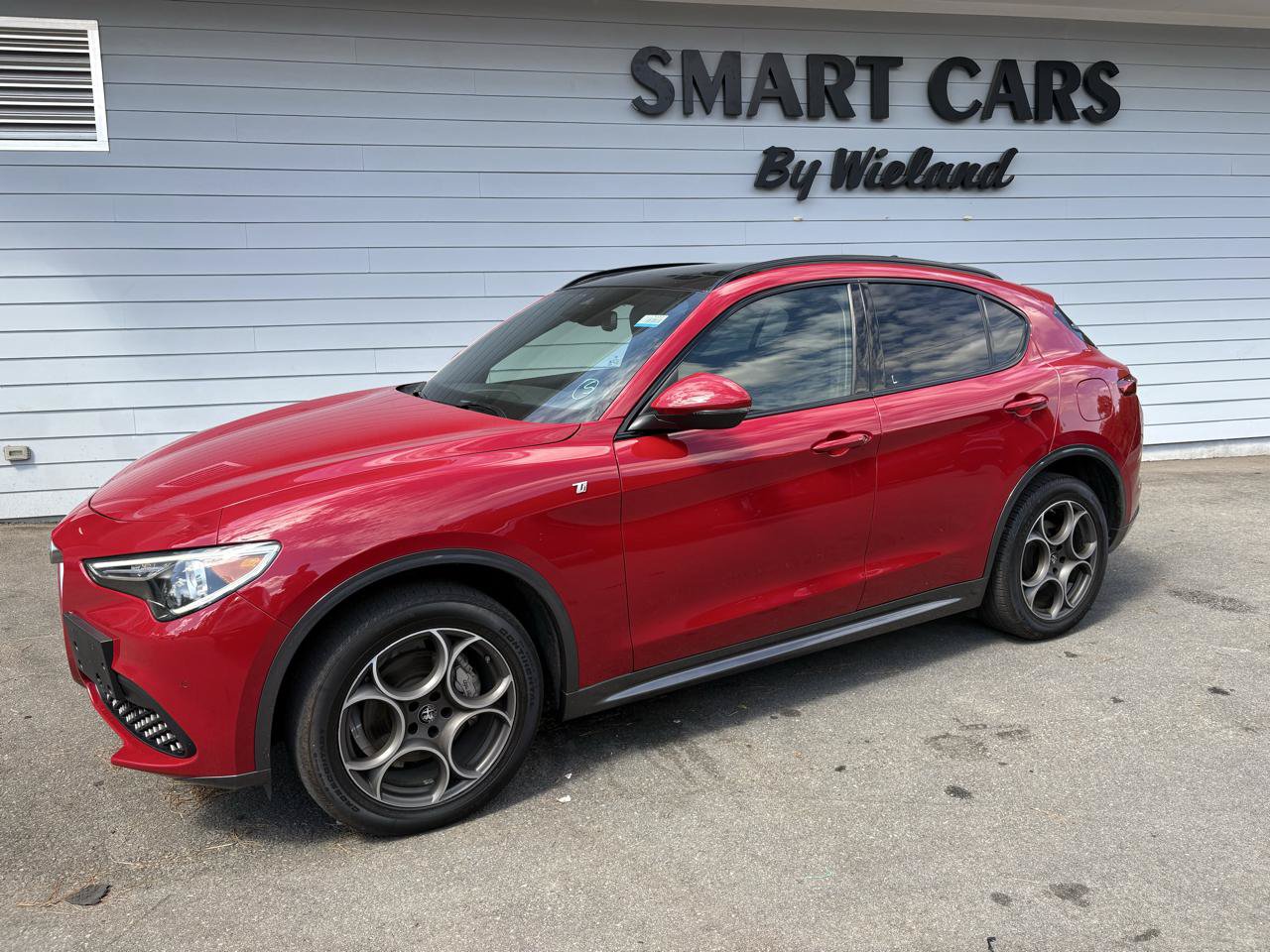 Used 2023 Alfa Romeo Stelvio Ti AWD/4WD image 2