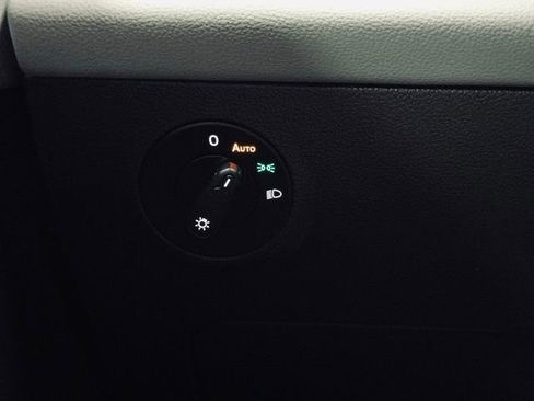 Used 2022 Volkswagen Taos SE w/ Driver Assistance Package image 27